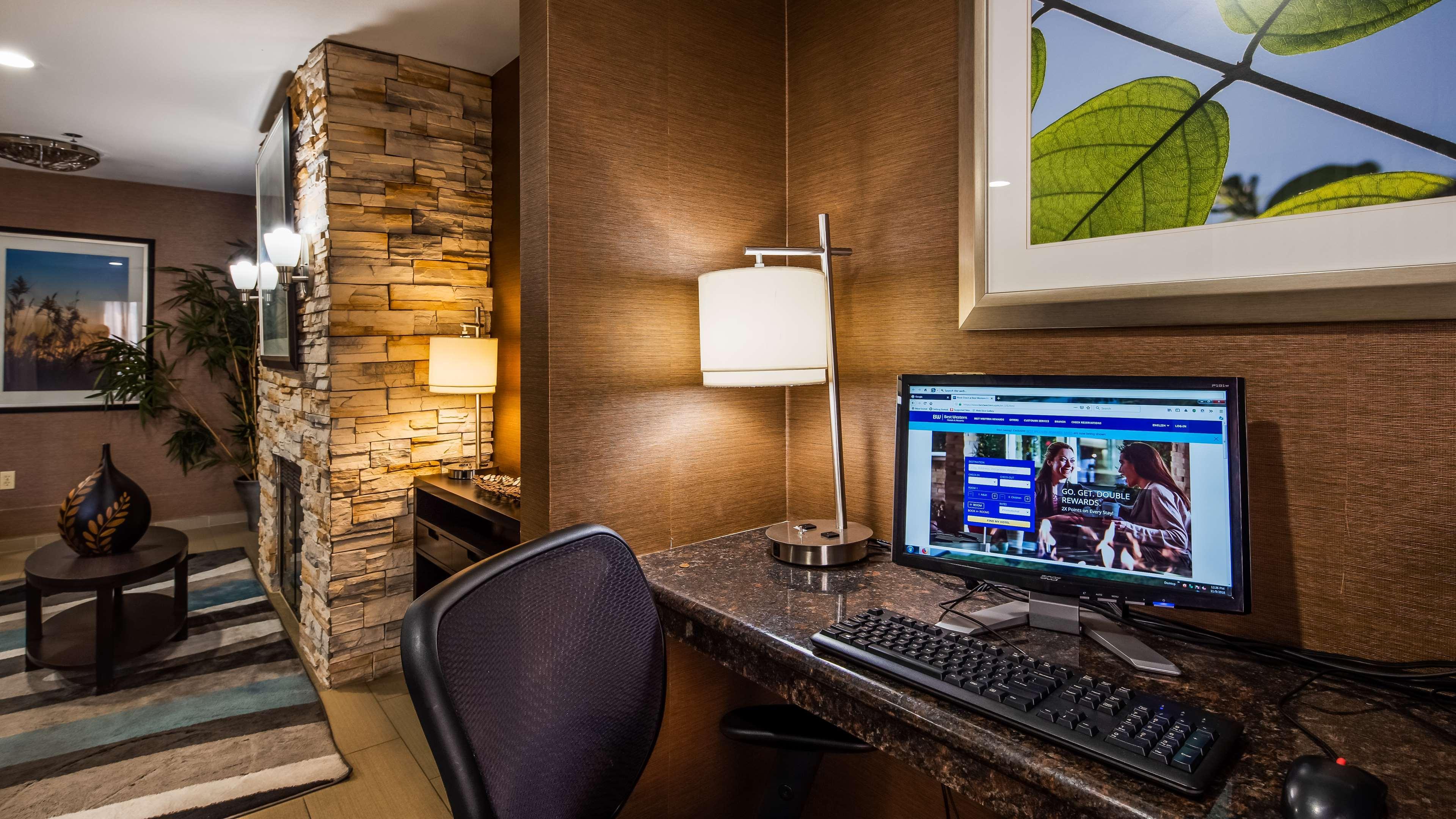 Best Western Brentwood Inn Экстерьер фото