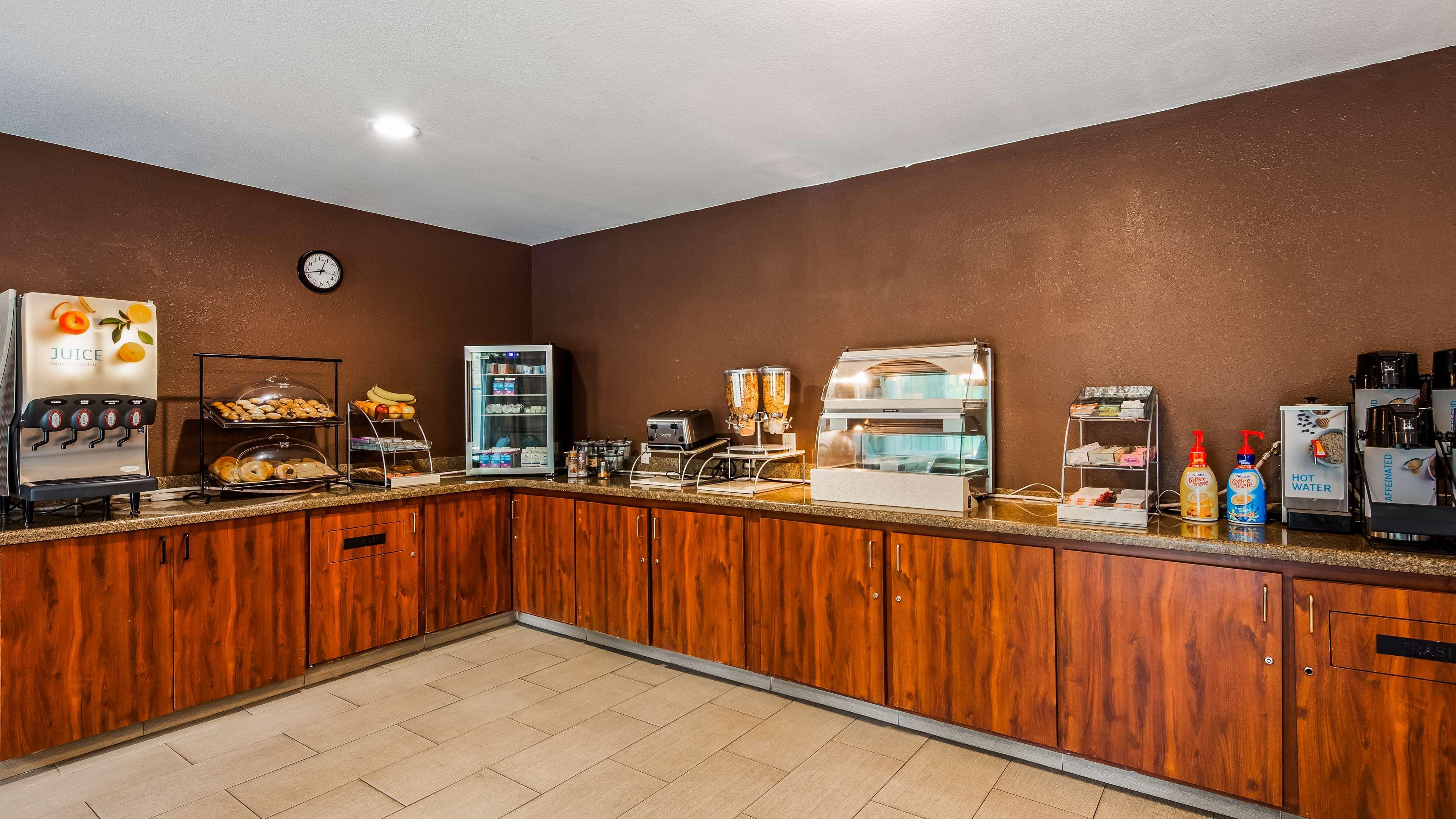 Best Western Brentwood Inn Экстерьер фото